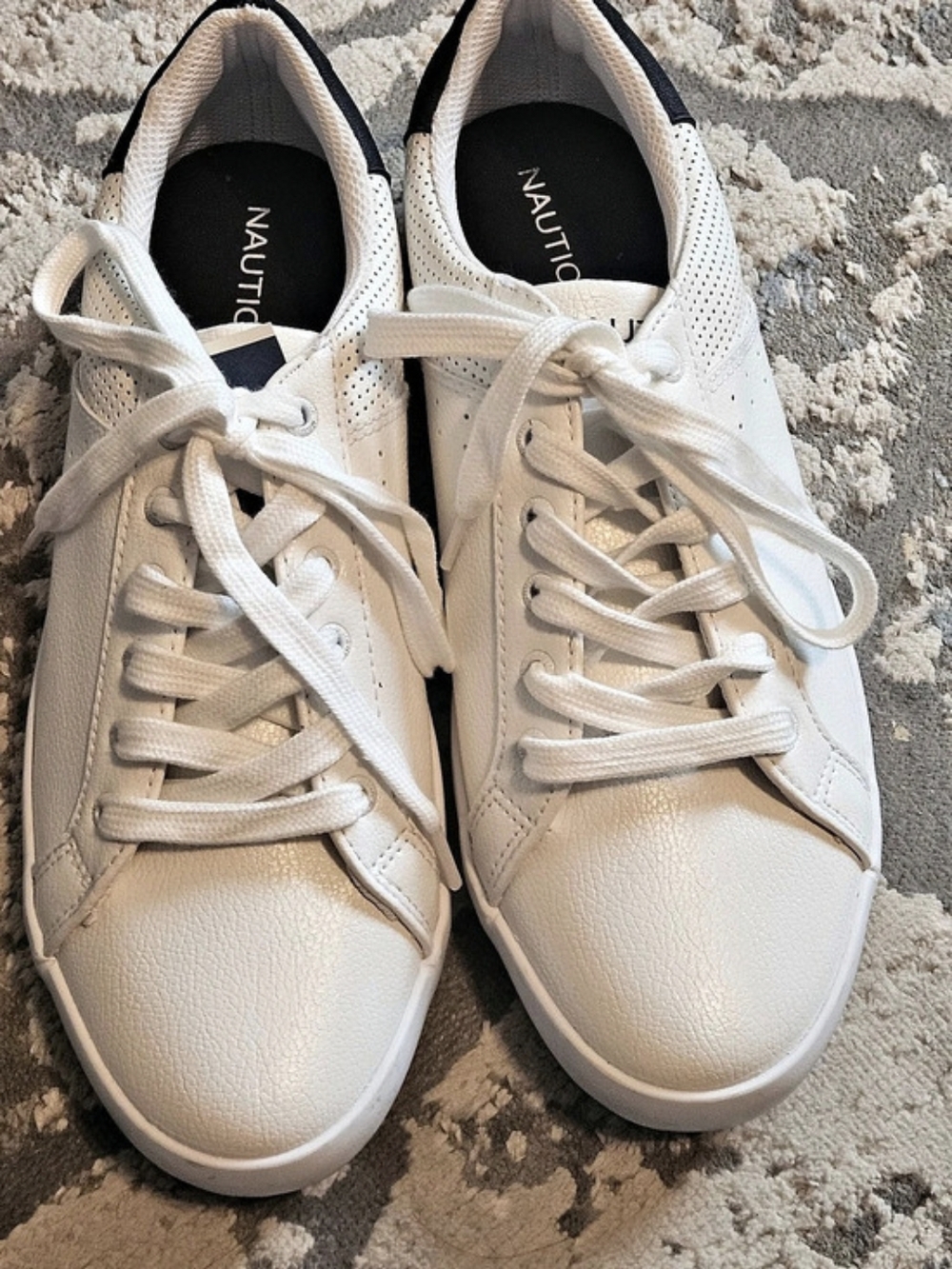 Nautica JWU201 White Sneakers US 10 Like New